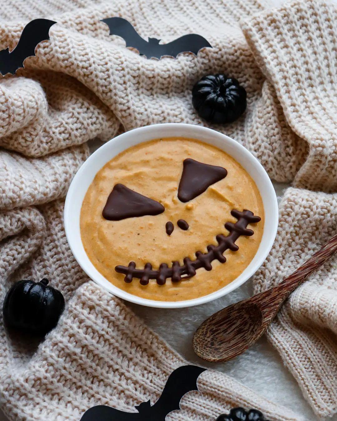 Pumpkin Jack O' Lantern Smoothie Bowl