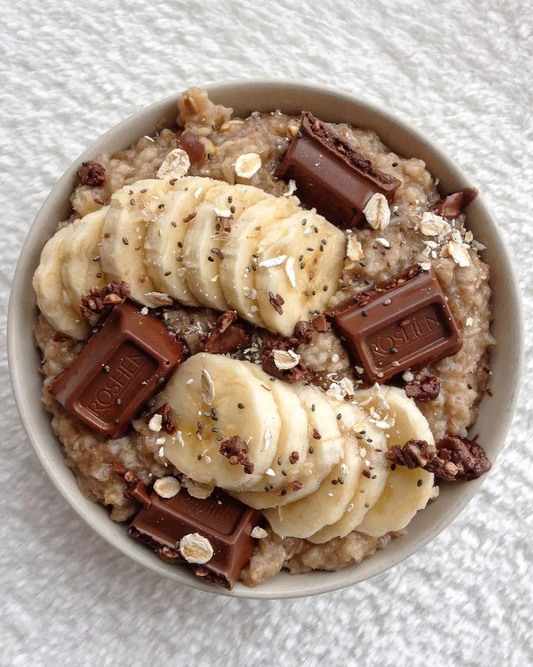 Banana & Chocolate Salted Caramel Oatmeal Delight