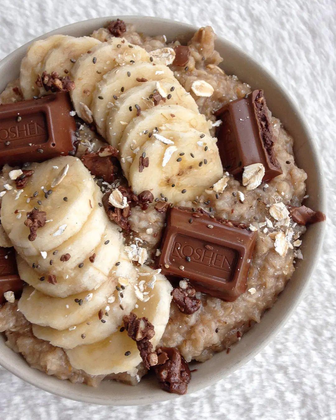 Banana & Chocolate Salted Caramel Oatmeal Delight