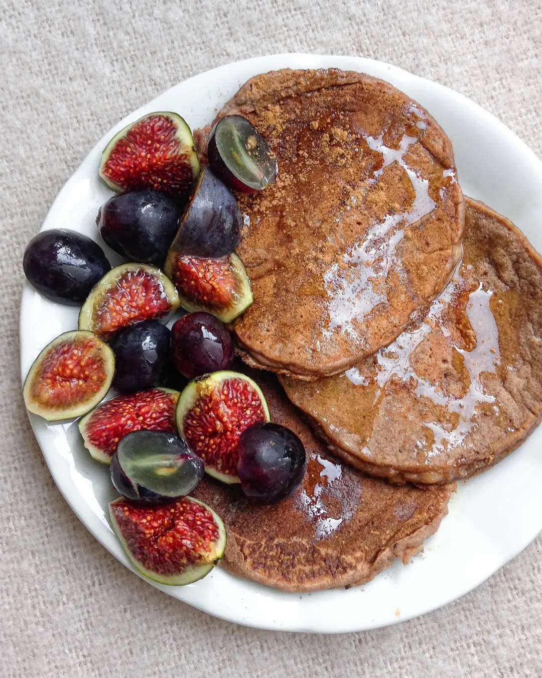 Cinnamon Banana Pancakes with Fruits