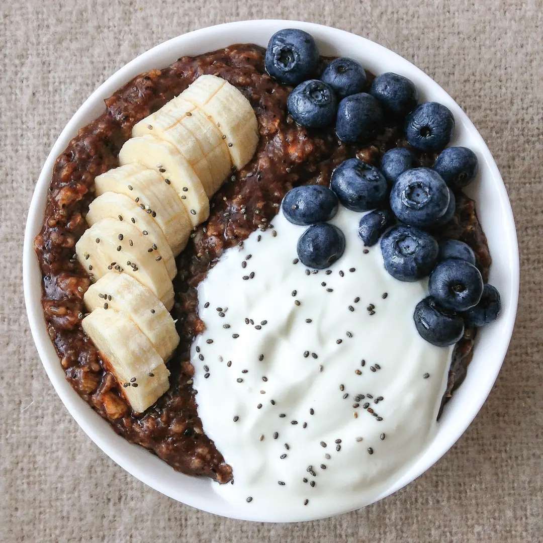 Chocolate Yoghurt Banana Oatmeal Delight