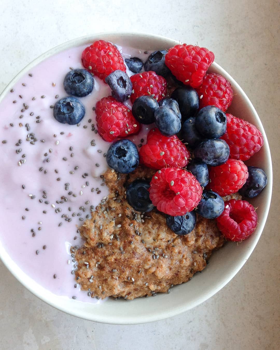 Berries & Yoghurt Oatmeal Bowl