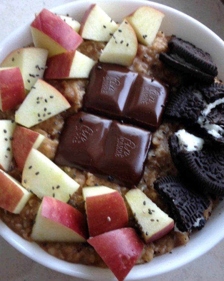 Apple, Chocolate & Oreos Oatmeal Delight