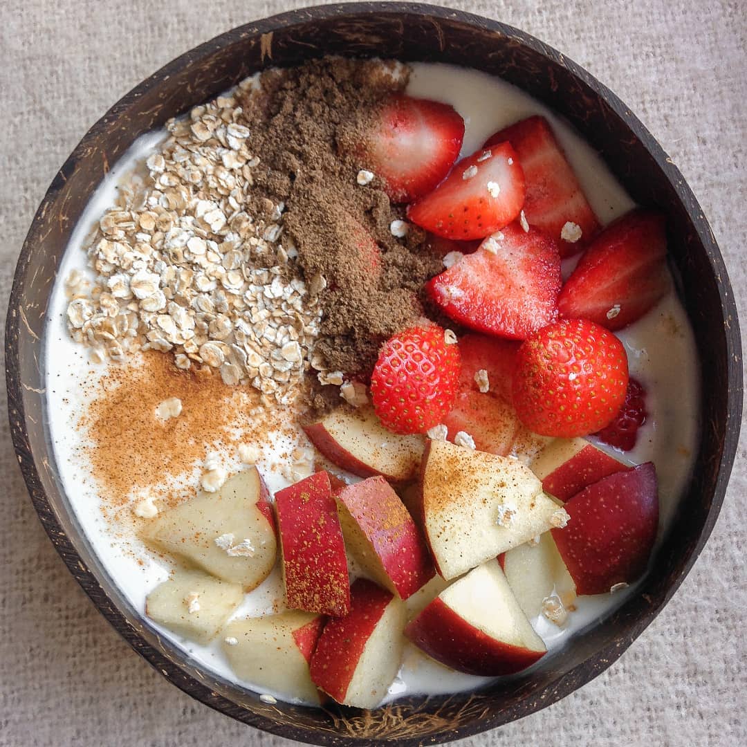 Strawberry and Apple Yoghurt Oats Bowl