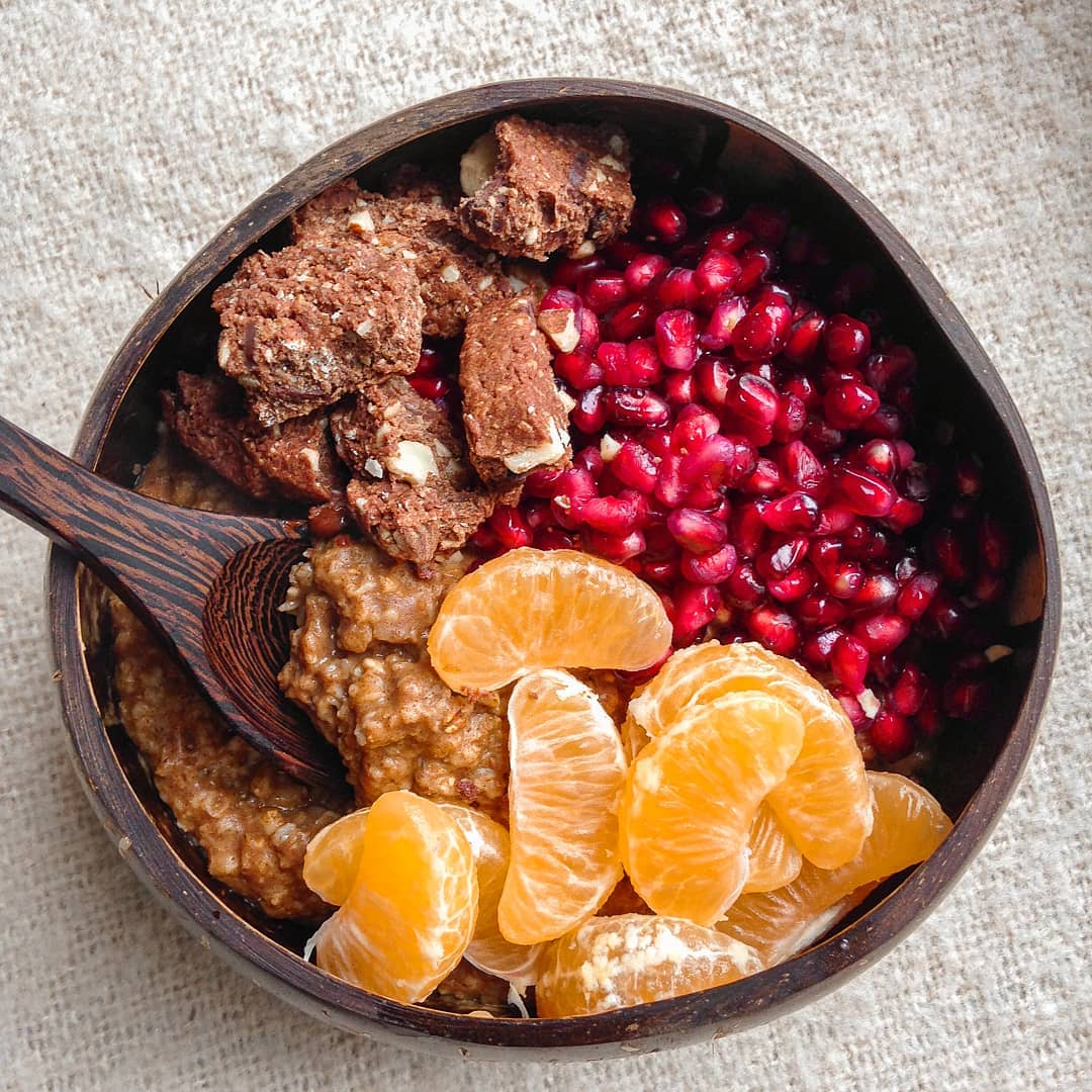 Chocolate Cookie & Fruits Oatmeal Delight
