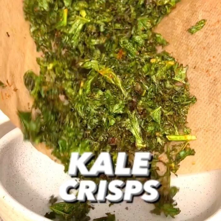 Baked Smoky Cheesy Kale Crisps