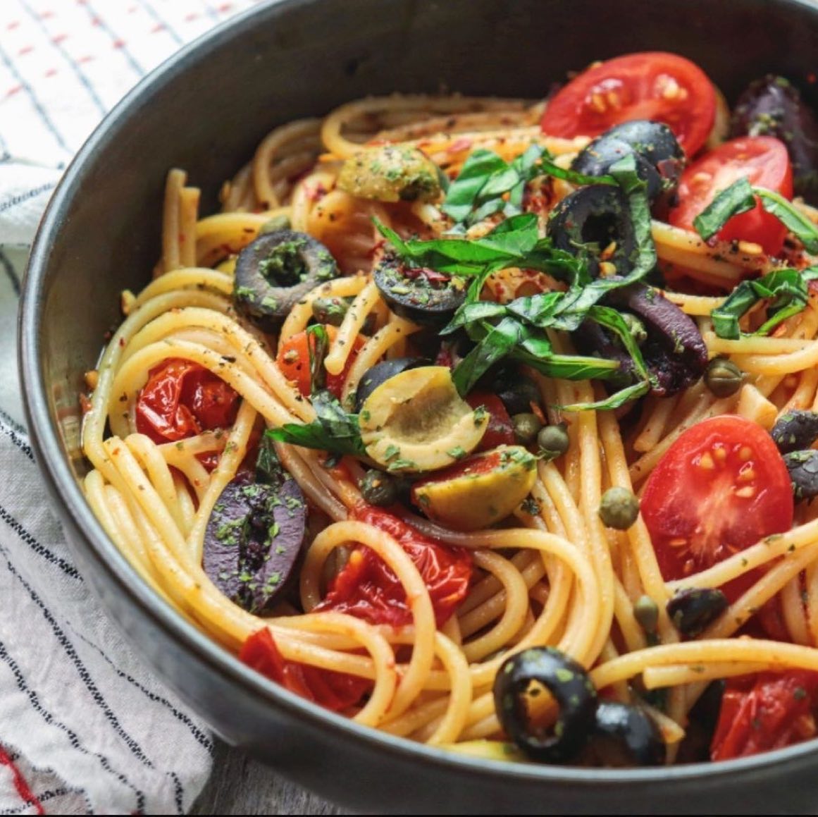 Simple Vegan Pasta Puttanesca with Olives