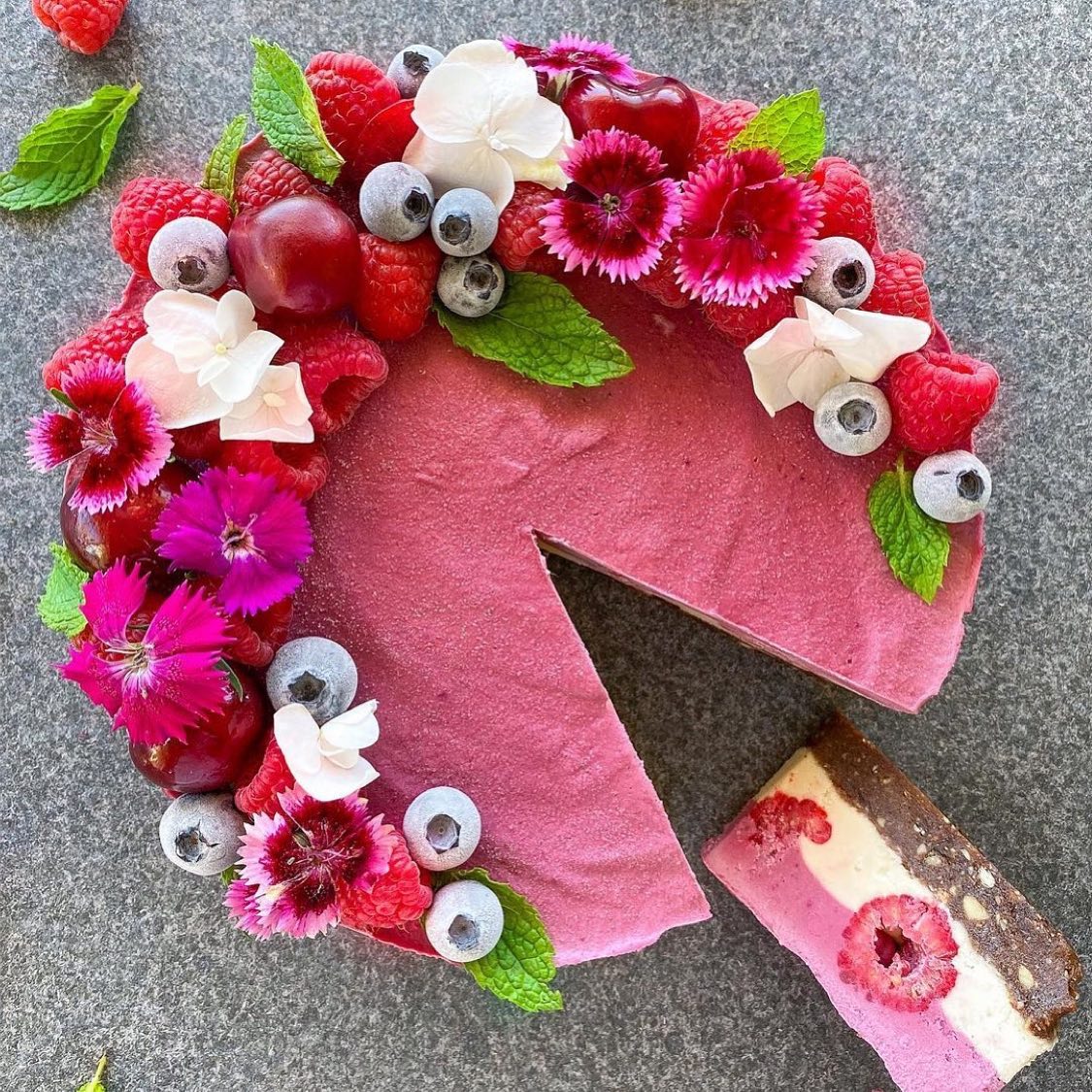 No-Bake Vegan Beetroot Cheesecake