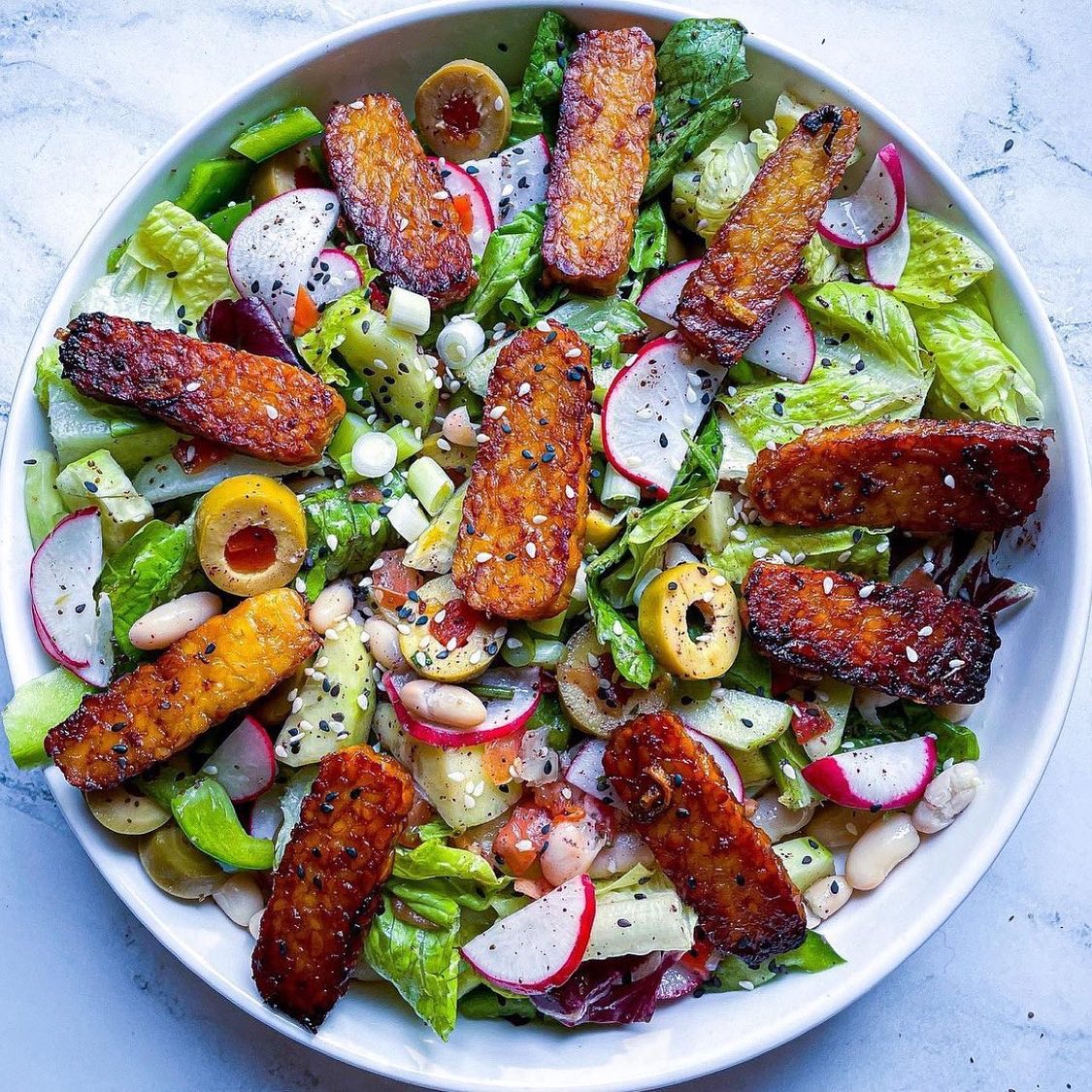 Crispy Tempeh Salad Bowl