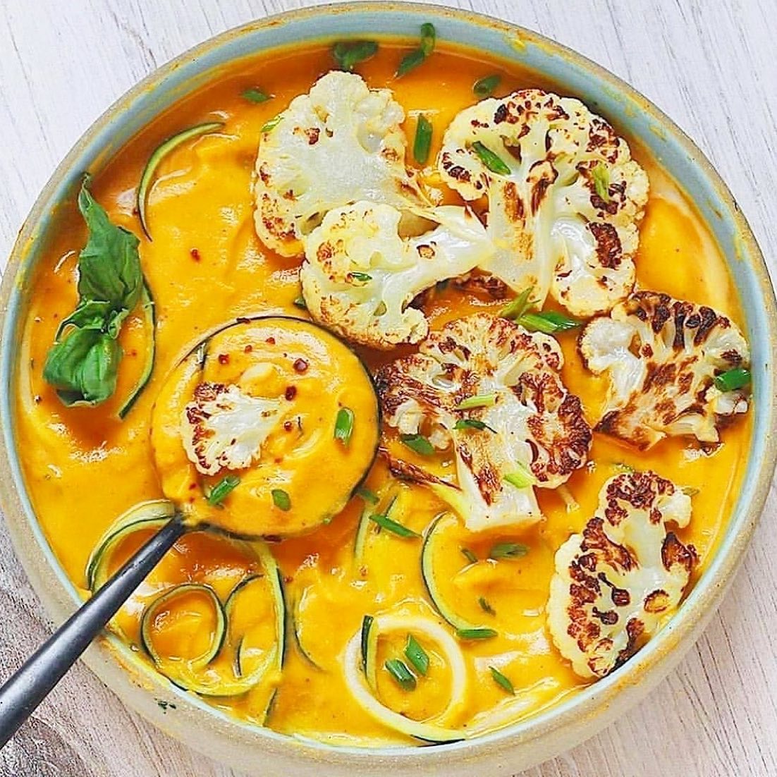 Roasted Cauliflower Curry Soup