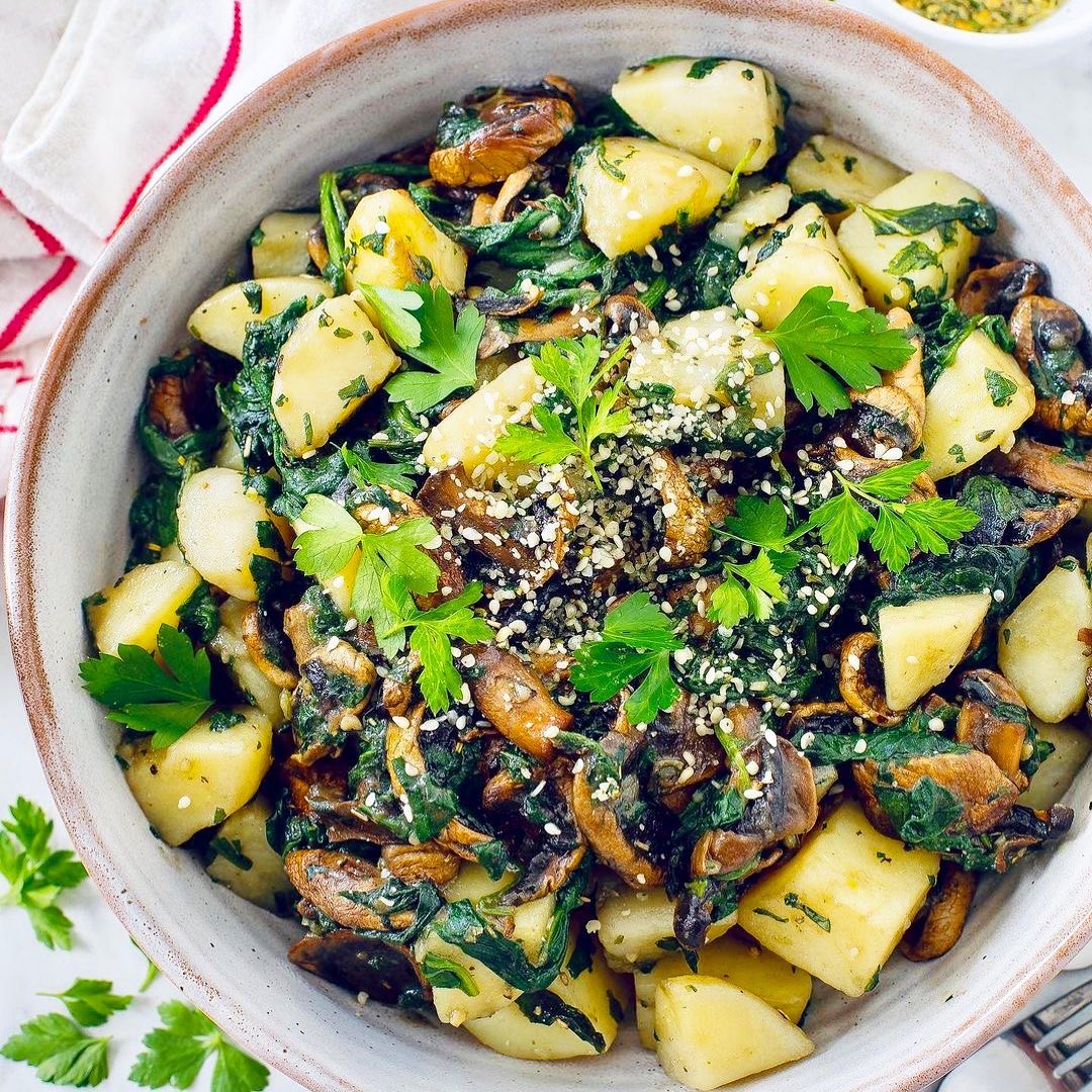 Garlic Potatoes with Spinach and Mushrooms