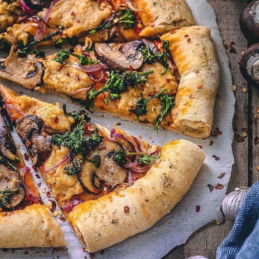 Homemade Vegan Mozzarella Pizza
