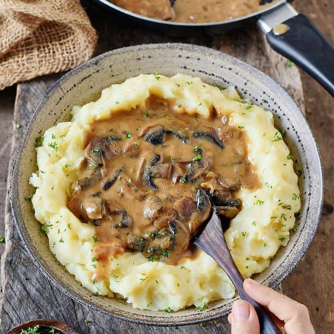 Easy Vegan Mushroom Stroganoff