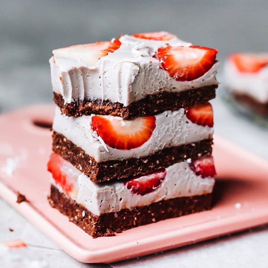 No-Bake Strawberry Cream Slice