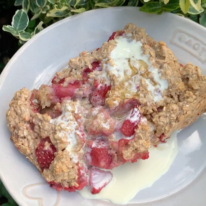 Classic Berry Baked Oats