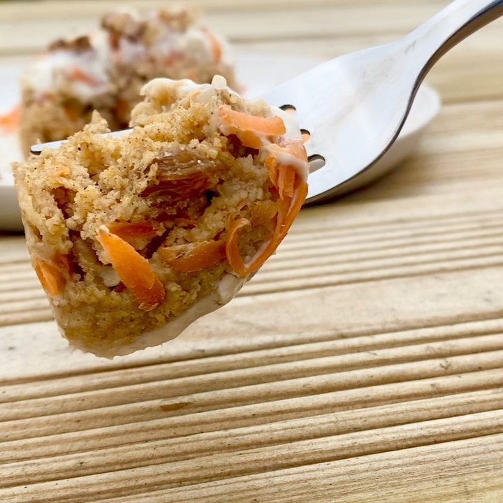 Carrot Cake Baked Oats in a Mug