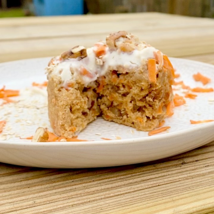 Carrot Cake Baked Oats in a Mug