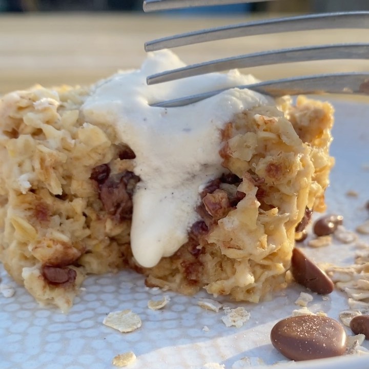 Quick and Easy Choc Chip Baked Oats