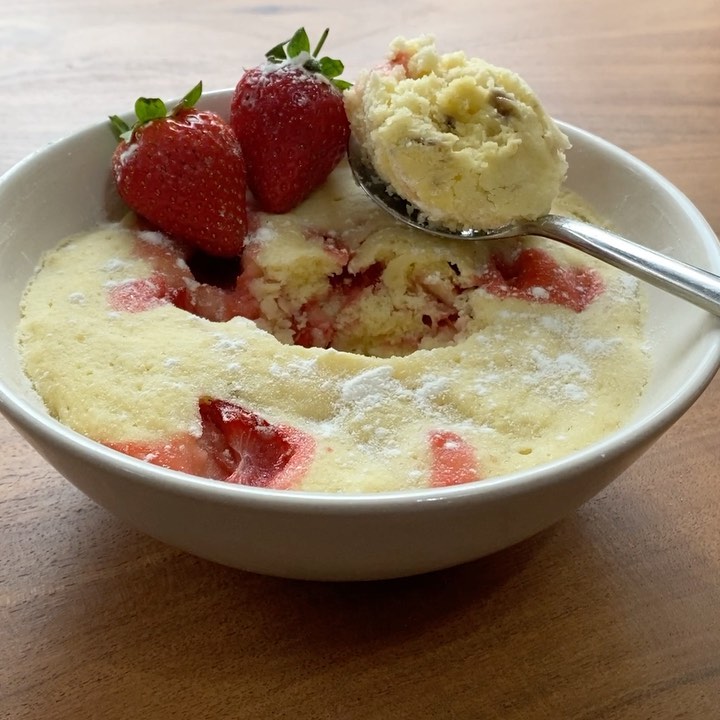 Strawberry Banana Bread in a Bowl Quickly