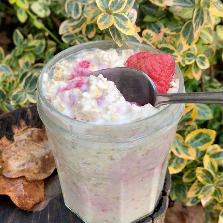 Super Creamy Raspberry Overnight Oats