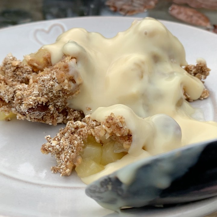 One Minute Apple Crumble in a Mug