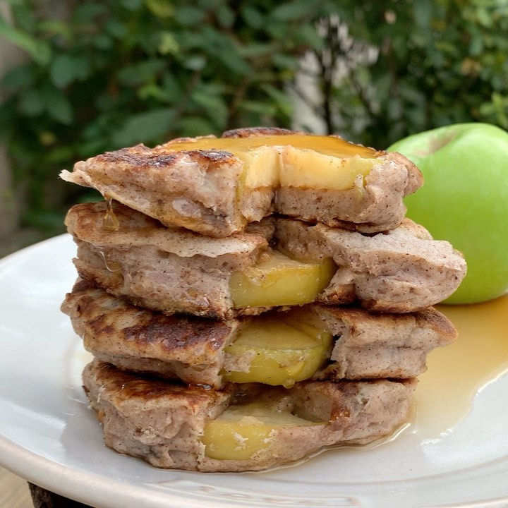 Thick and Fluffy Apple Pie Pancakes