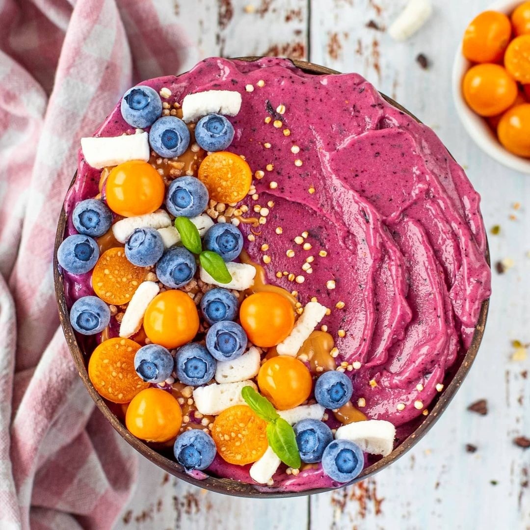 Frozen Banana Blueberry Smoothie Bowl