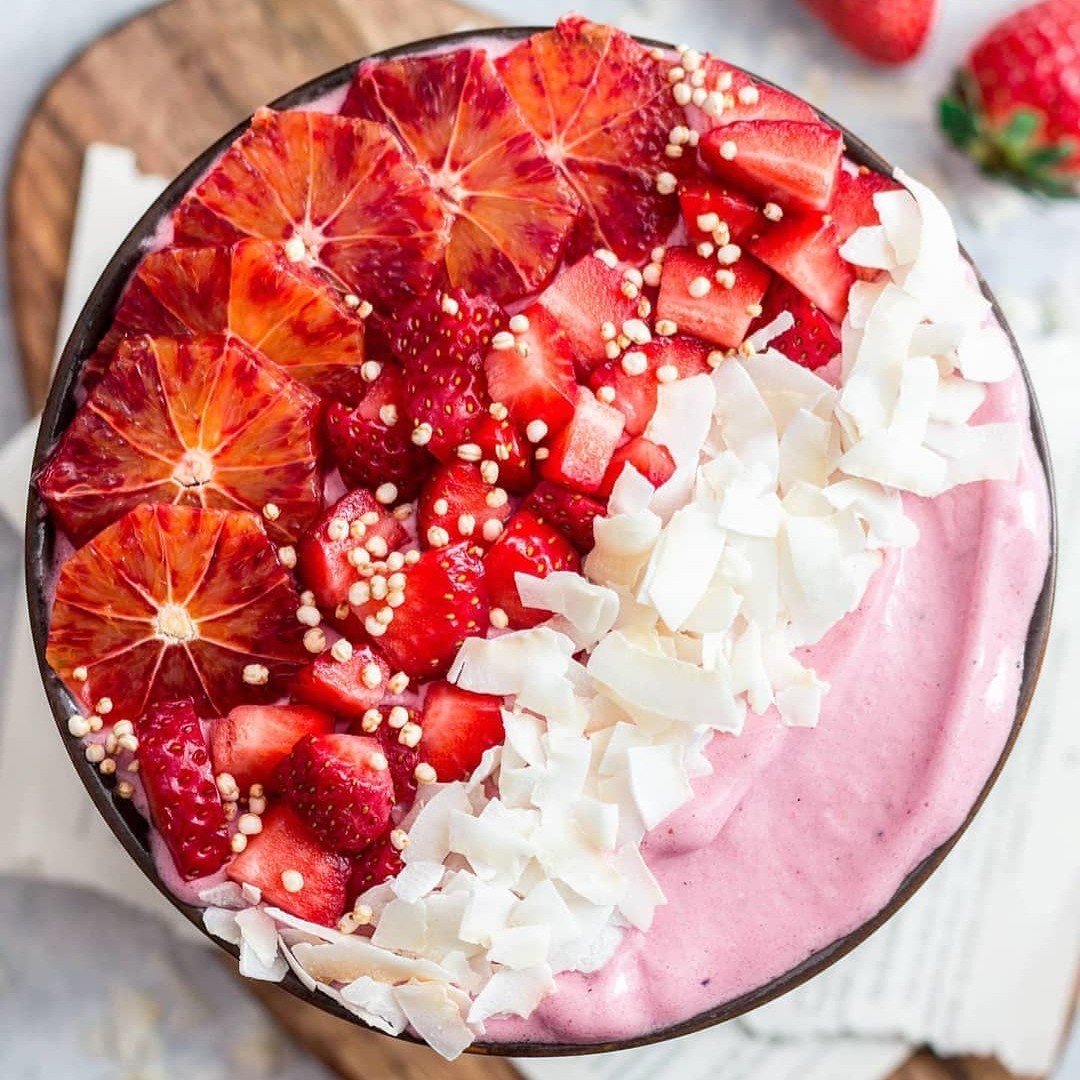 Vibrant Banana Smoothie Bowl with Superfoods