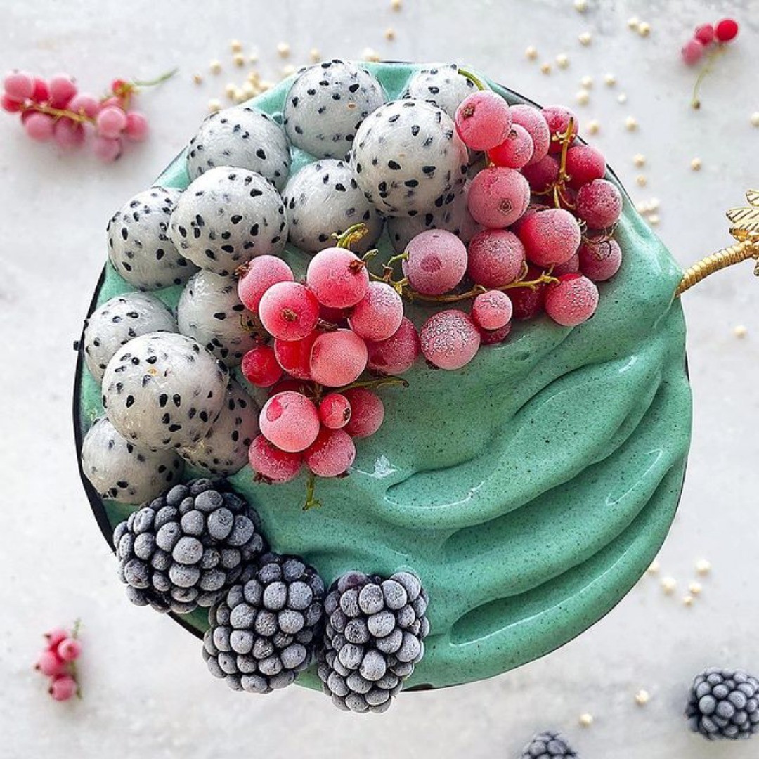 Vibrant Spirulina Fruit Smoothie