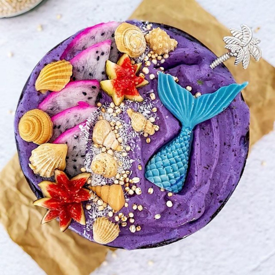 Blue Spirulina Frozen Fruit Smoothie Bowl