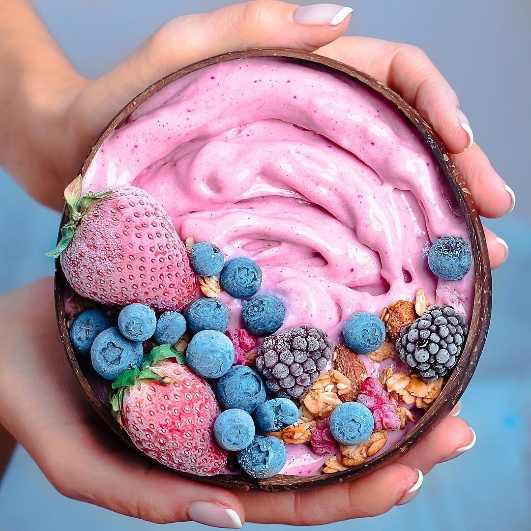 Frozen Banana Raspberry Smoothie Bowl