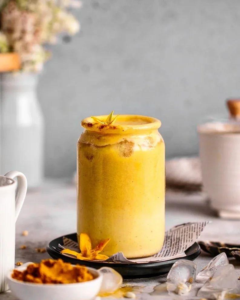 Iced Turmeric Latte Smoothie