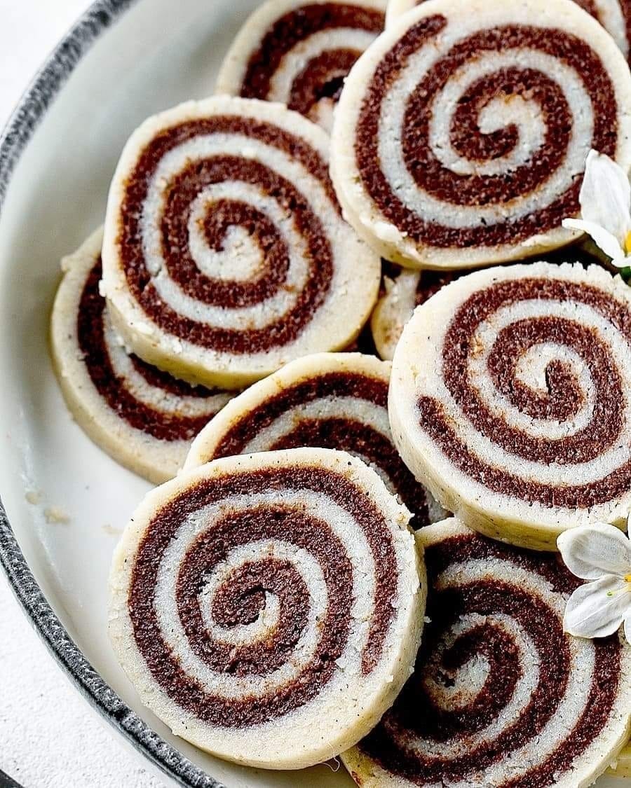 Vegan Pinwheel Treats with Cardamom and Chocolate