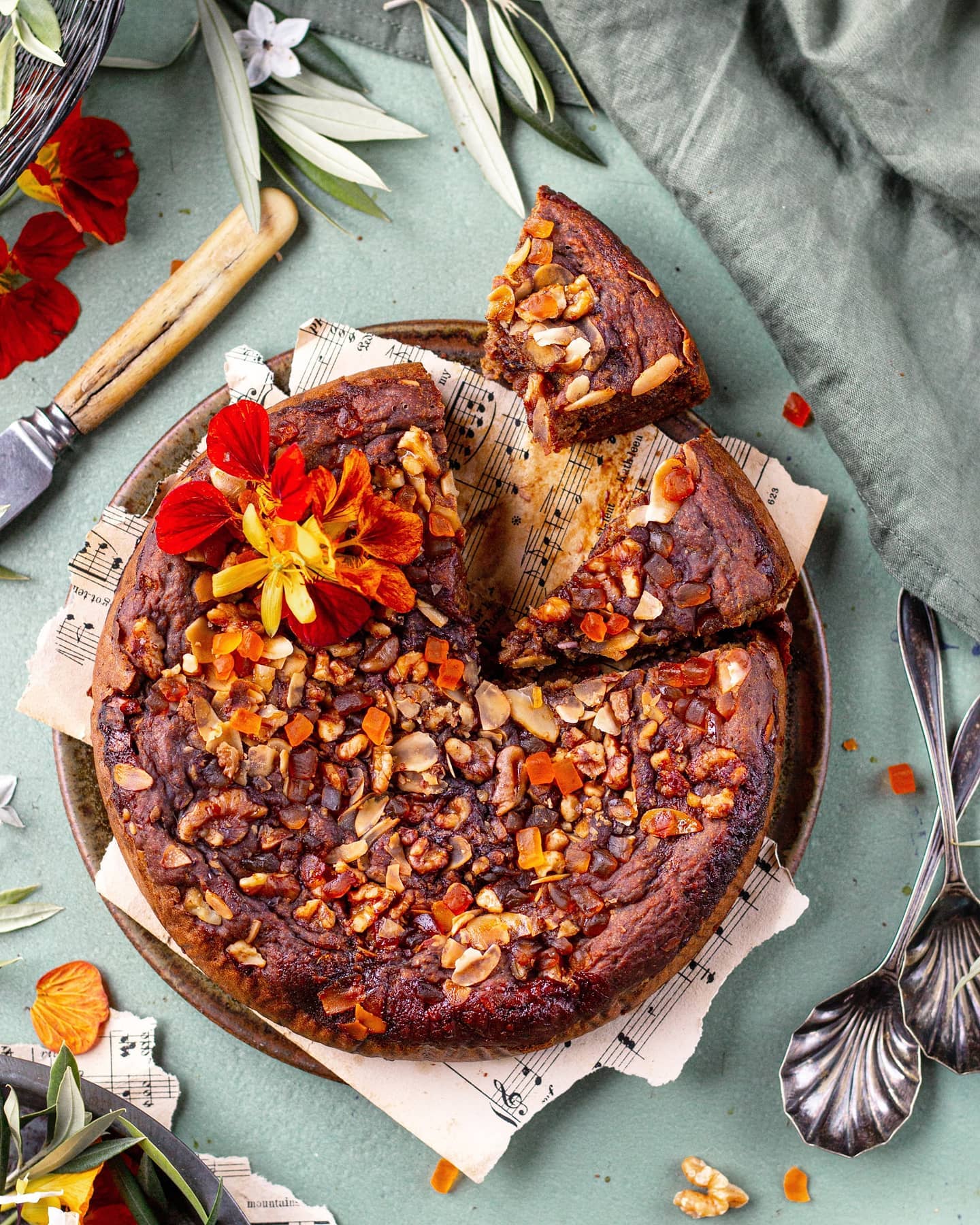 Sugar-Free Banana Cake with Date Puree