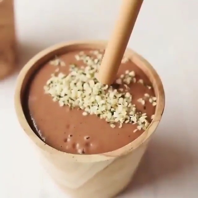 Easy Vegan Chocolate Shake