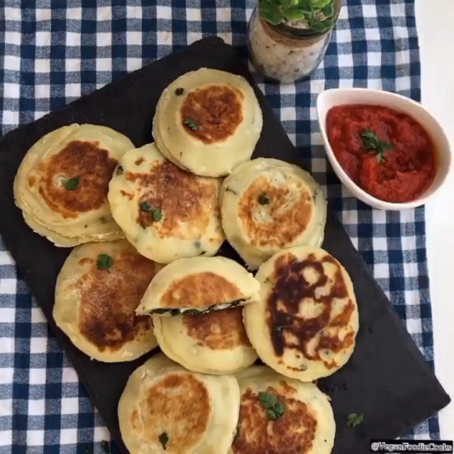 Vegan Spinach-Filled Potato Cakes