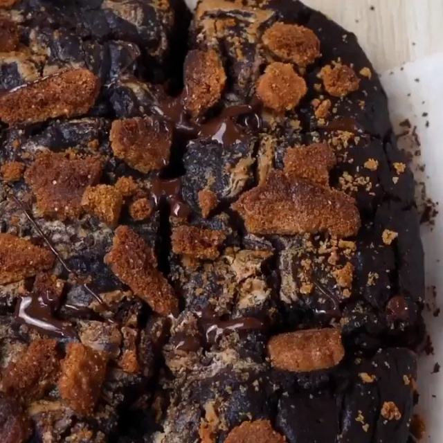 Vegan Biscoff Brownies with Chocolate