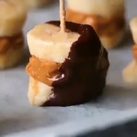Frozen Chocolate-Dipped Peanut Butter Bananas