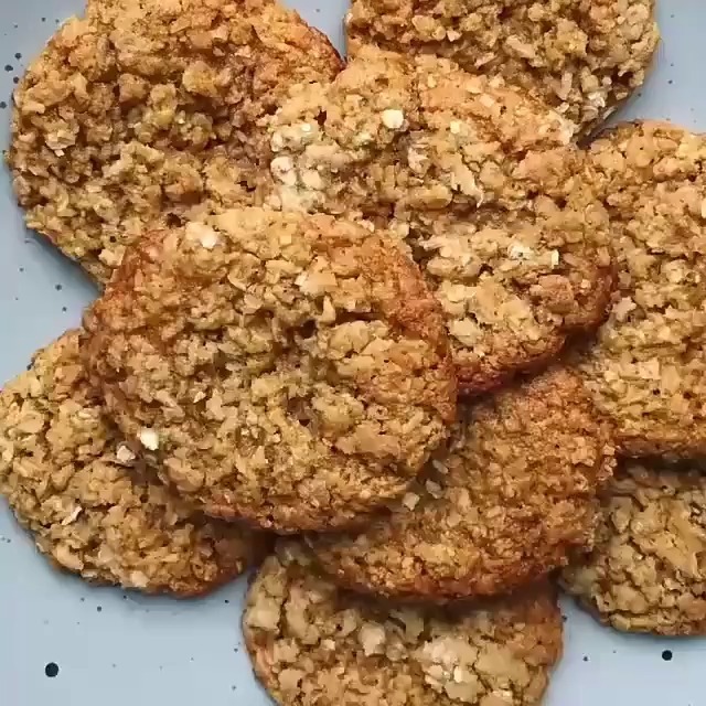 Simple Vegan Oatmeal Cookies