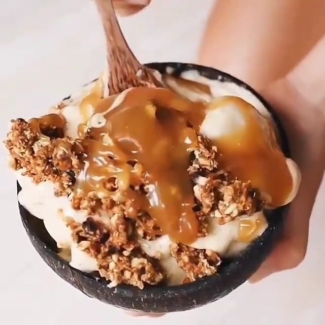 Gingerbread Caramel Banana Bowl