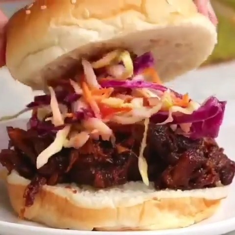 Vegan Jackfruit Pulled Pork Sandwiches