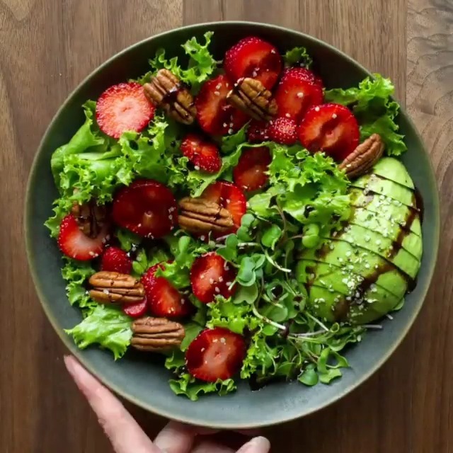 Strawberry Salad with Pecans and Balsamic