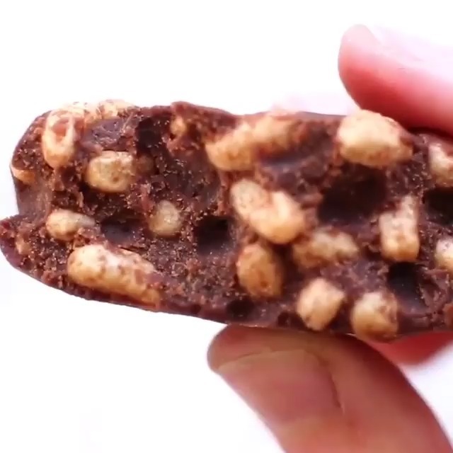 No-Bake Chocolate Peanut Butter Crunch Cookies