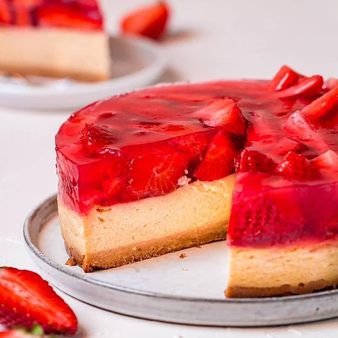 Vegan Cheesecake with Strawberry Topping