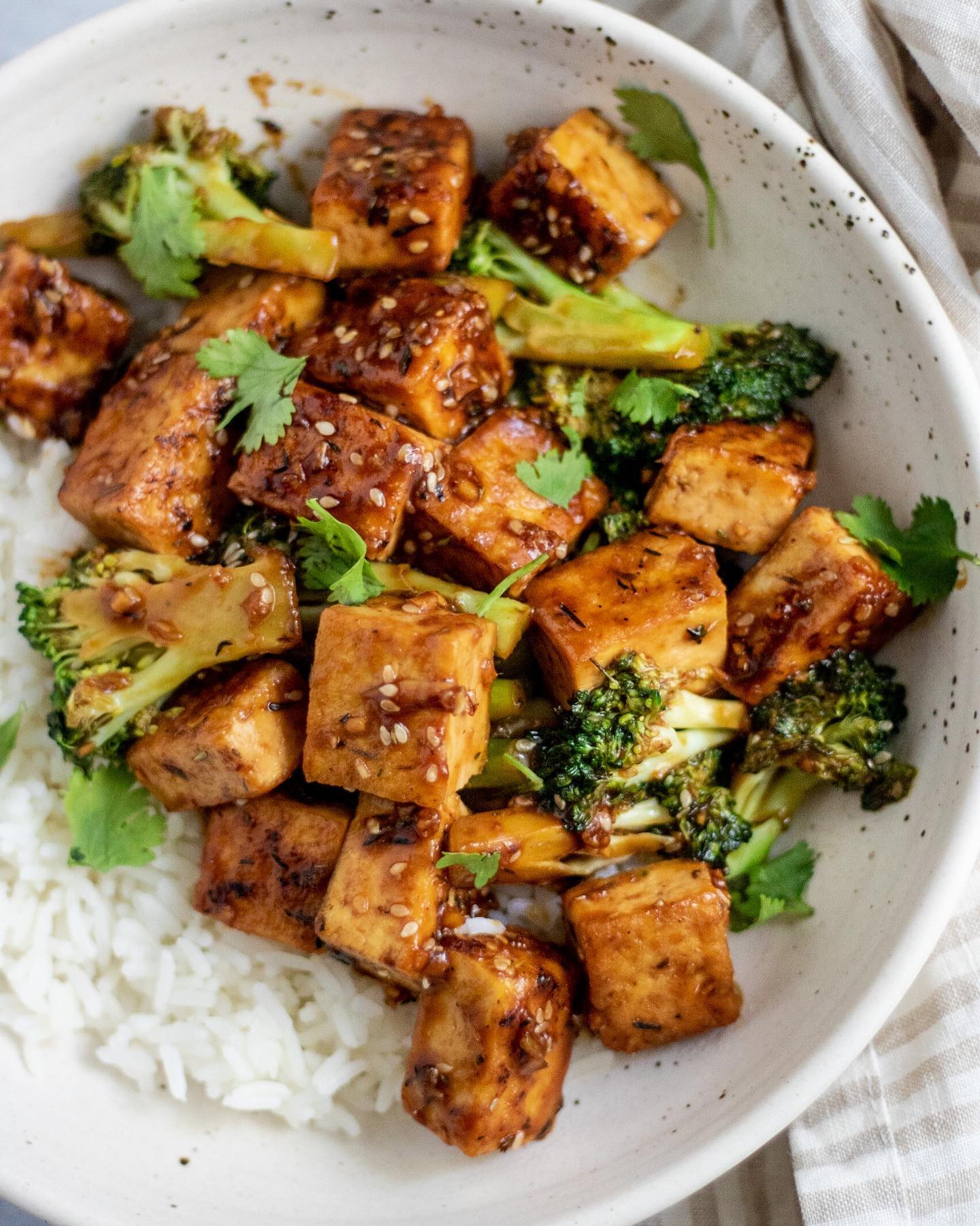Simple Tofu Broccoli Stir Fry with Garlic Ginger Sauce