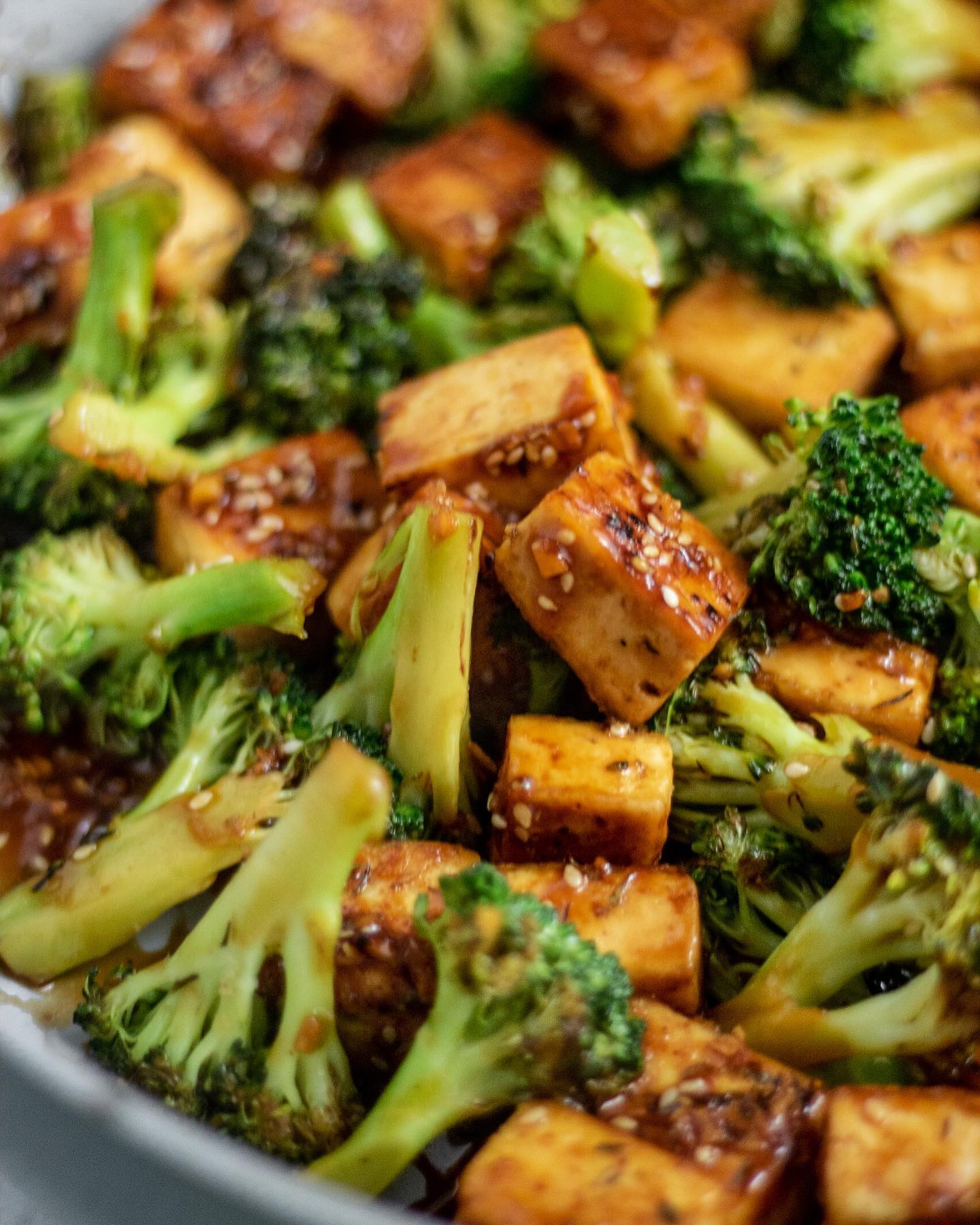 Simple Tofu Broccoli Stir Fry with Garlic Ginger Sauce