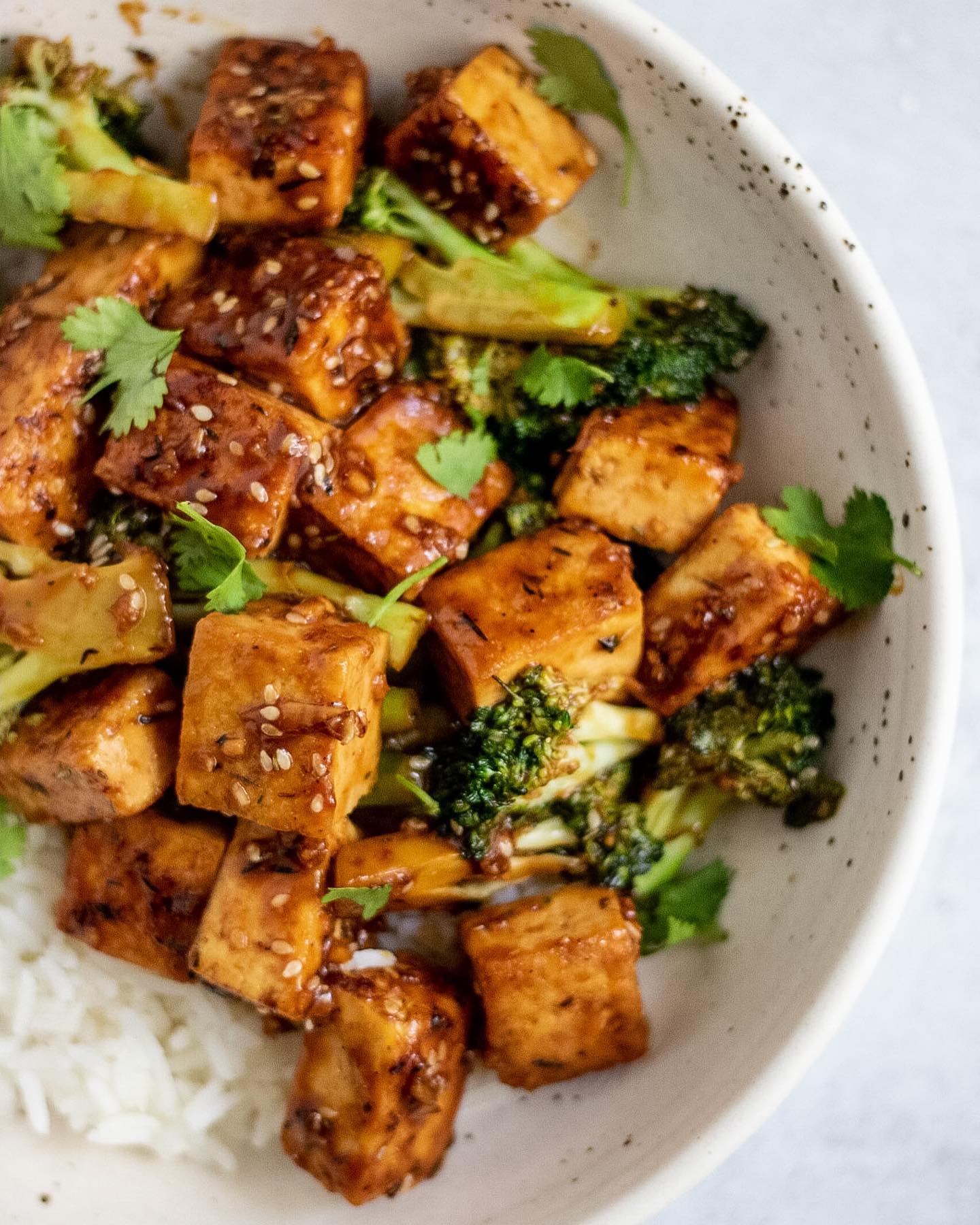 Simple Tofu Broccoli Stir Fry with Garlic Ginger Sauce