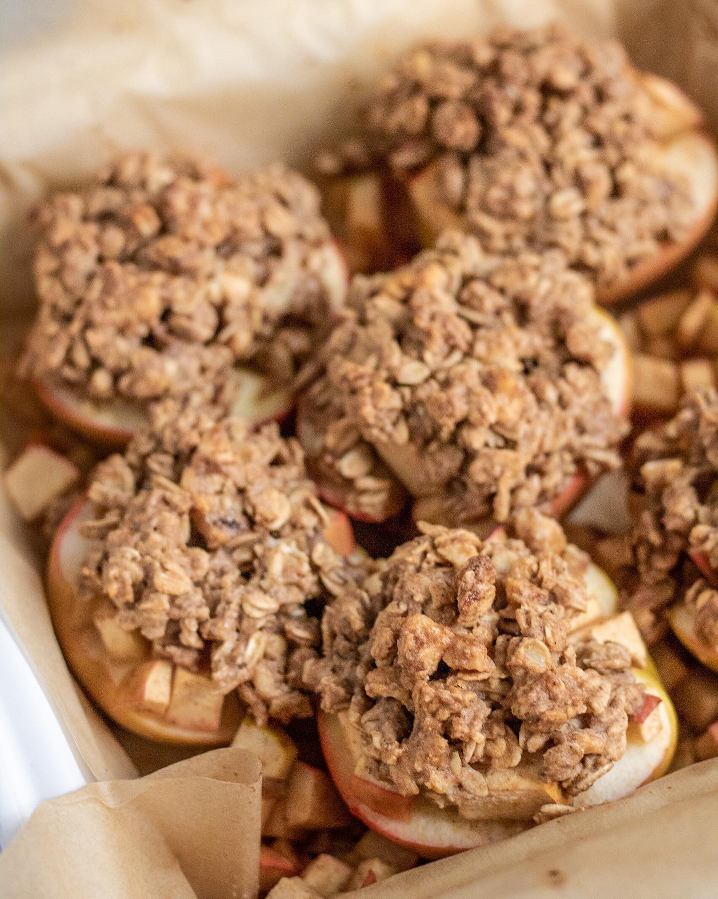 Gooey Caramel Apple Crisp Stuffed Baked Apples