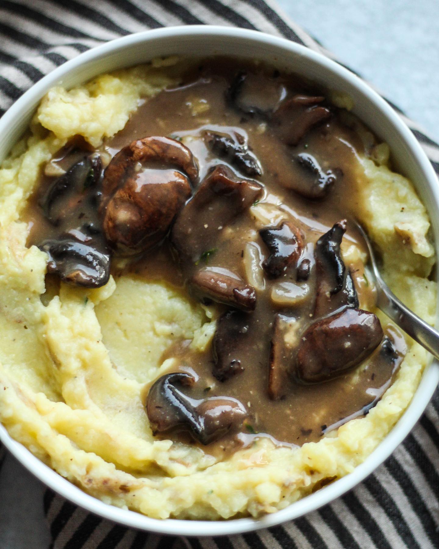 Creamy Mashed Potatoes with Mushroom Gravy