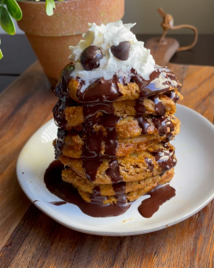 Spooky 5-Ingredient Pumpkin Pancakes